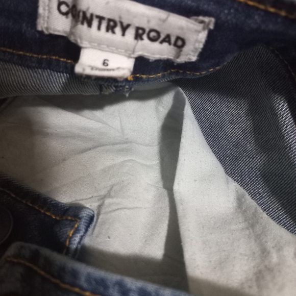 Size 6 country road denim skirt fits a size 8 - Picture 4 of 8